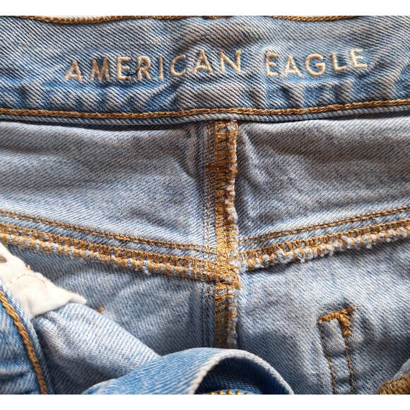 American Eagle Mom Jean Distressed Busted Knee Light acid wash Size 2 Cotton - Picture 11 of 11